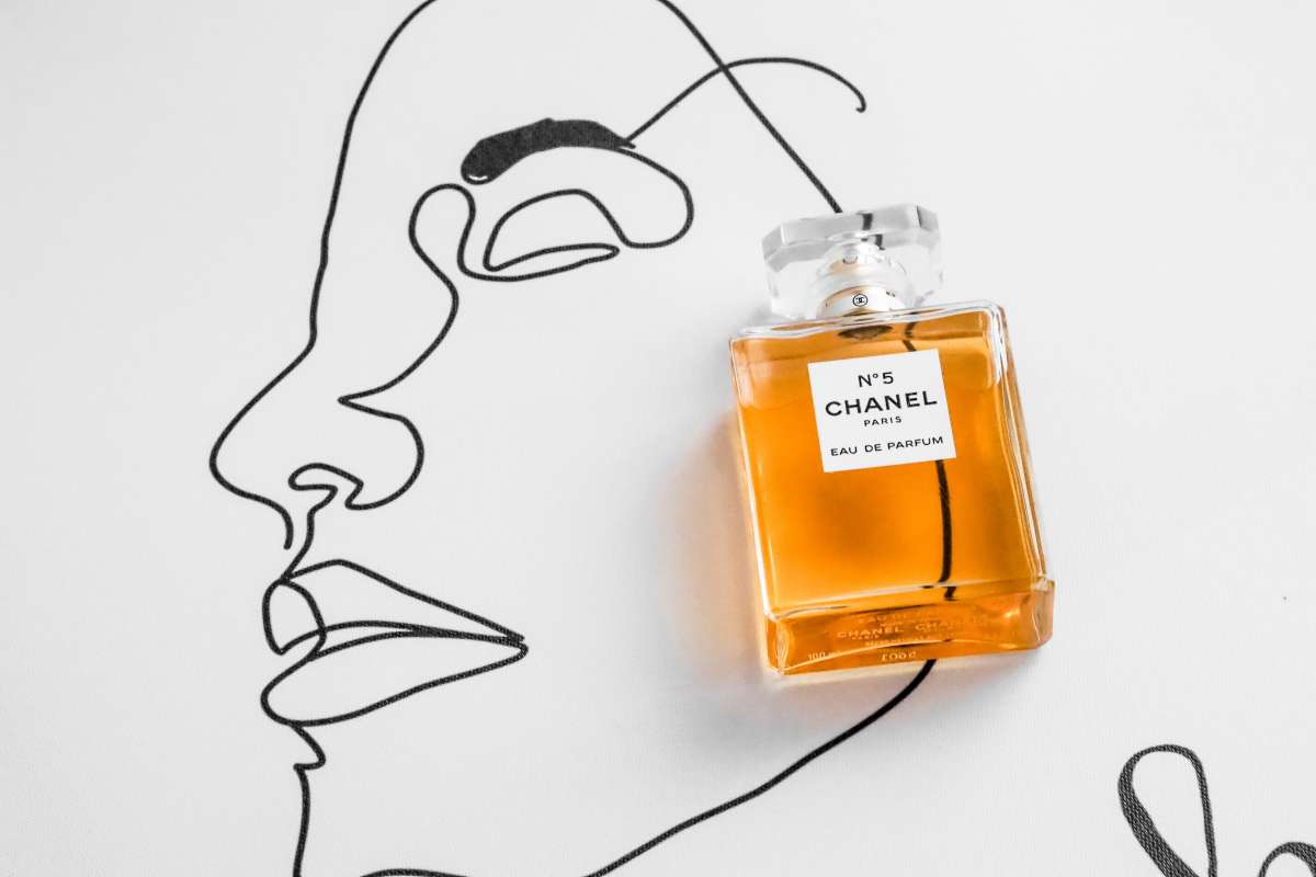 Face-and-Chanel-No-5-perfume-Unsplash Photo-byLaura-Chouette