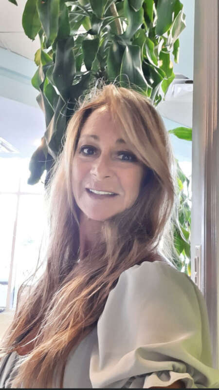 Bronzage-brise-d'été-salon-de-bronzage-client-Linkeo